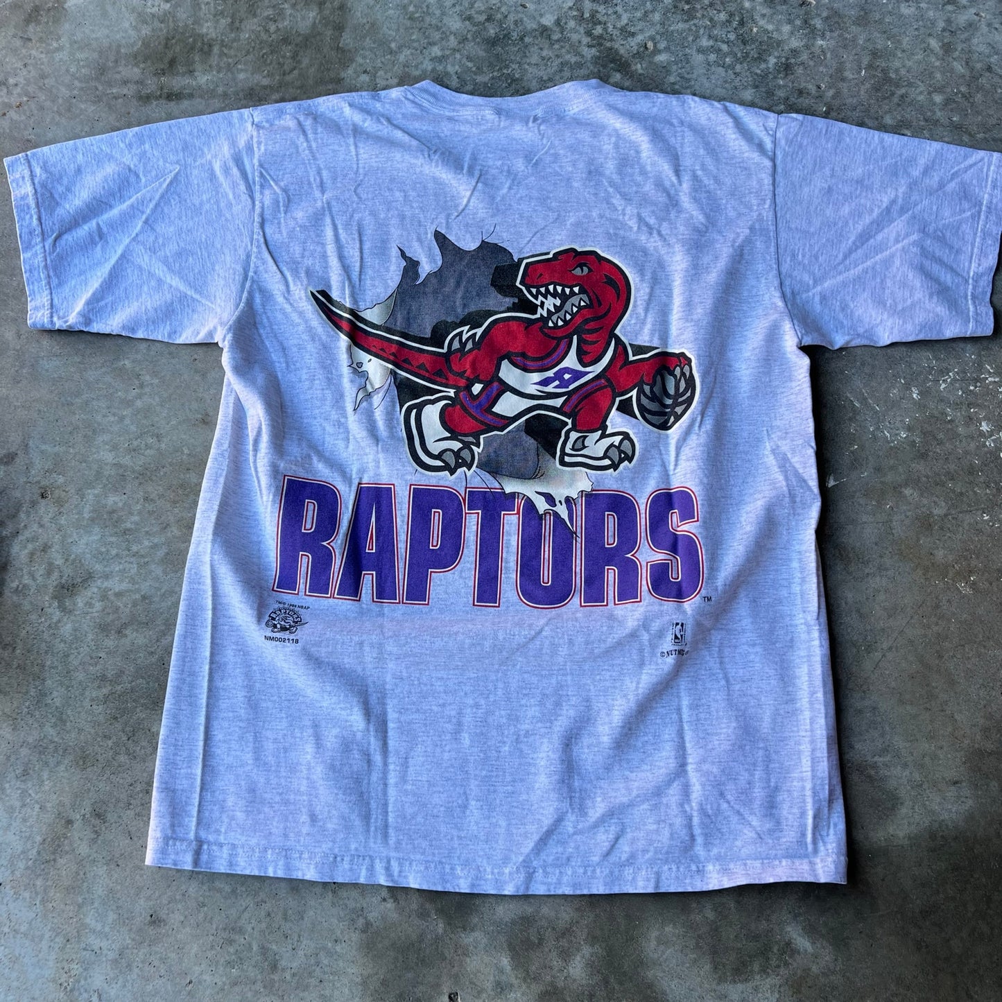 Vintage 1994 Toronto Raptors Break Through Nutmeg T shirt XL